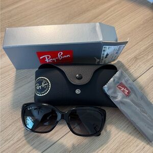 Ray-Ban RB4101 Jackie Ohh Polarized Sunglasses – Black – Like New